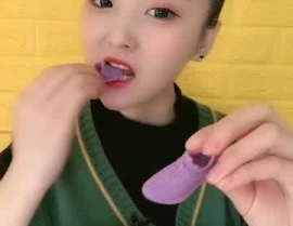 小姐姐吃香芋饼干,小姐姐的甜蜜美味之旅